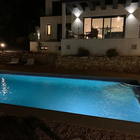 Villa Lomalisa *