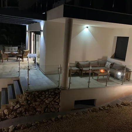 Villa Lomalisa *