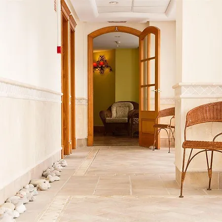 Pierre And Vacances Hills Hotel 4*