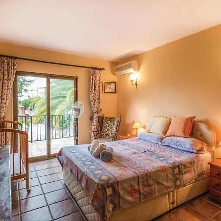 Amazing In With Outdoor Swimming Pool Holiday home *
