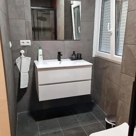Center Apartment *