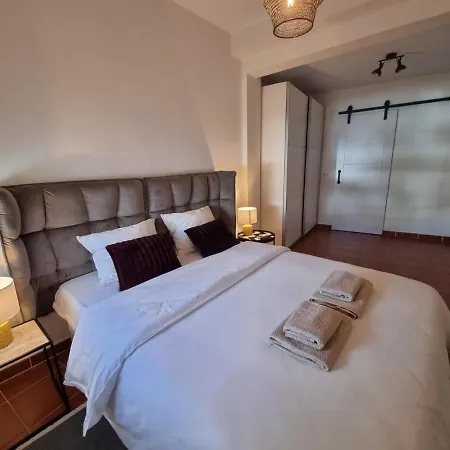 Center Apartment *