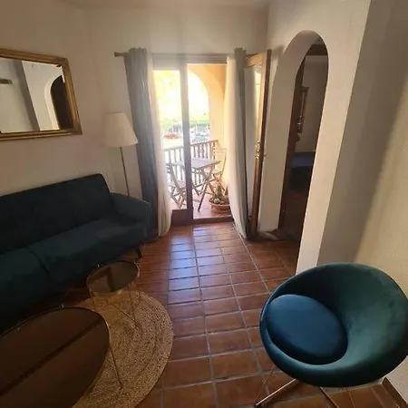 En Lujoso Puerto Deportivo Apartment