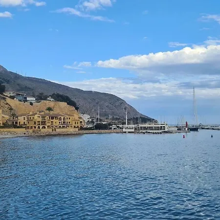 En Lujoso Puerto Deportivo