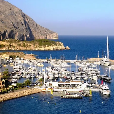 En Lujoso Puerto Deportivo Altea
