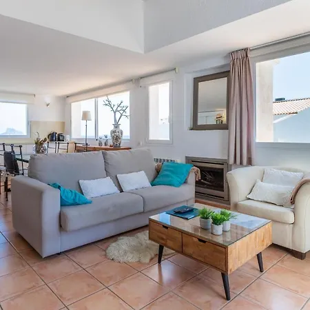 Penthouse Center Apartment *