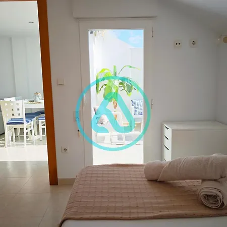 Atico Con Terraza Soleada En