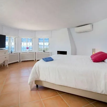 Blanca Villa *