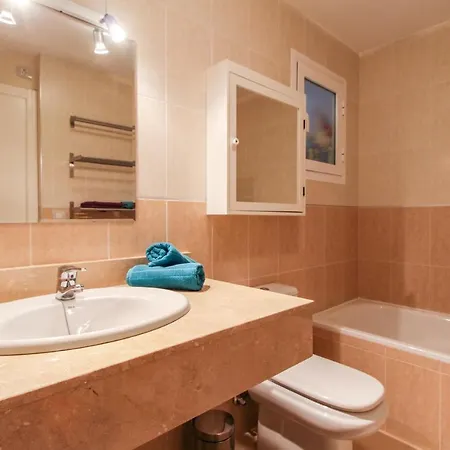 Amazing In With 2 Bedrooms, Wifi And Outdoor Swimming Pool
