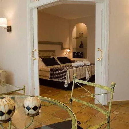 Hotel Marconfort Hills