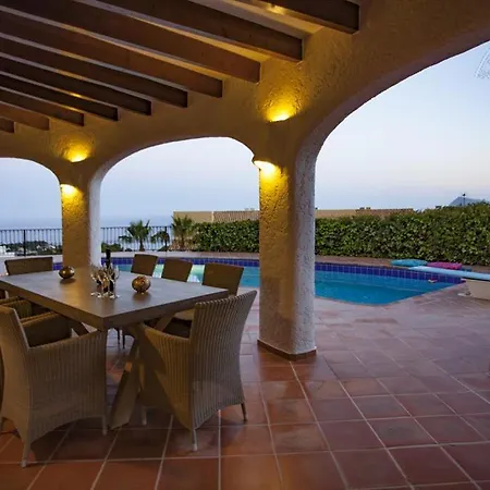 Villa Lola