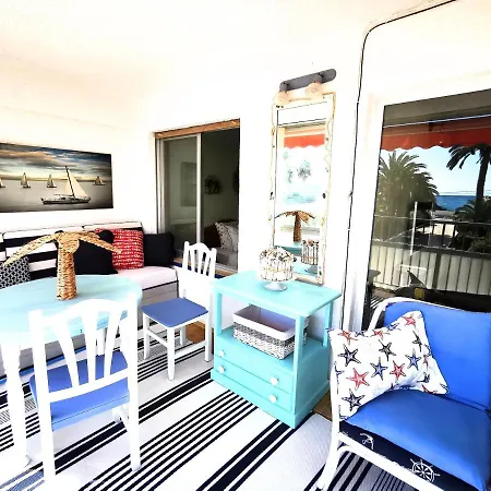 Happy Beachfront Apartment *