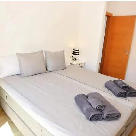 Atico Antares Apartment *