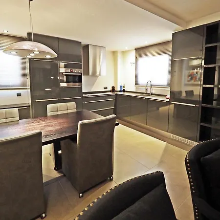 Apartment Luxe Aan De Jachthaven Met Frontaal Zeezicht