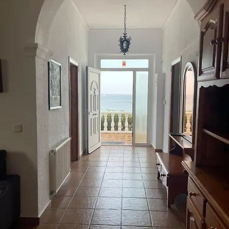 Una Planta En Villa Angelita Con Vista Al Mar Para Seis Personas Tres Dormitorios Dos Banos Terraza Cocina Piscina Homestay *