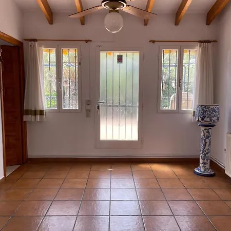 Una Planta En Villa Angelita Con Vista Al Mar Para Seis Personas Tres Dormitorios Dos Banos Terraza Cocina Piscina Homestay *