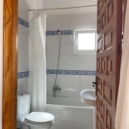 Homestay Una Planta En Villa Angelita Con Vista Al Mar Para Seis Personas Tres Dormitorios Dos Banos Terraza Cocina Piscina