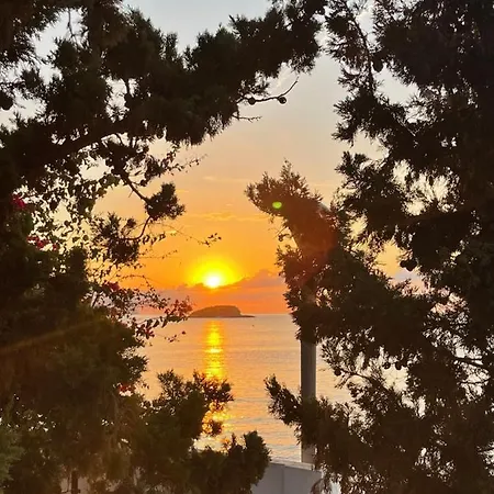 Una Planta En Villa Angelita Con Vista Al Mar Para Seis Personas Tres Dormitorios Dos Banos Terraza Cocina Piscina Homestay Altea