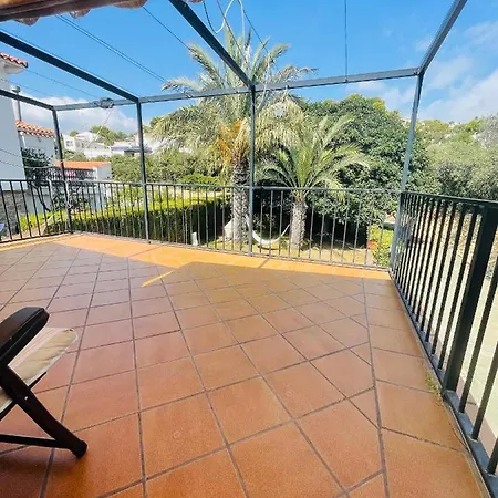Una Planta En Villa Angelita Con Vista Al Mar Para Seis Personas Tres Dormitorios Dos Banos Terraza Cocina Piscina *