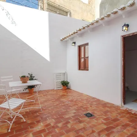 Amazing In With Kitchen Apartment *