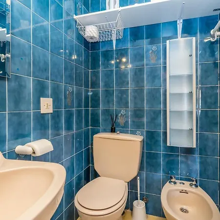 Sun Apartment *
