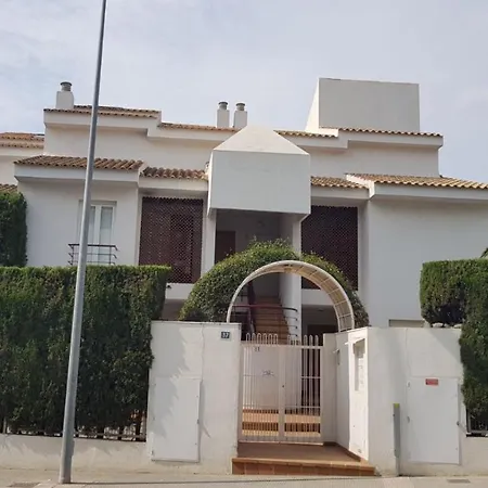 Bonito Con Inmensa Terraza Y Piscina Apartment