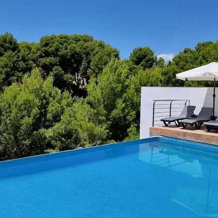 Reina Villa