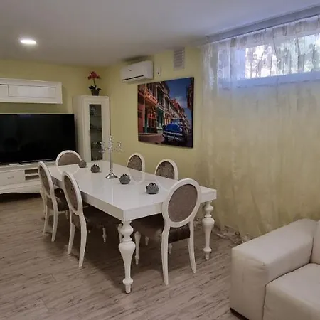 Villa Reina *