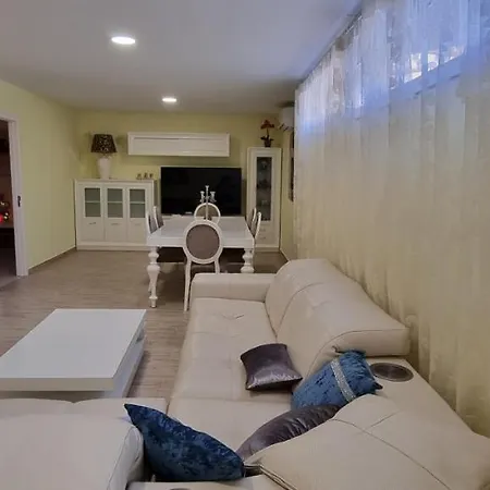 Reina Villa