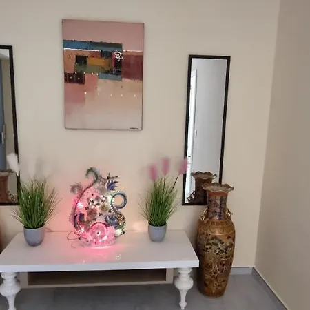 Reina Villa *