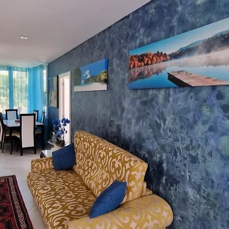 Reina Villa