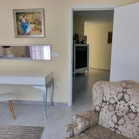 Reina Villa