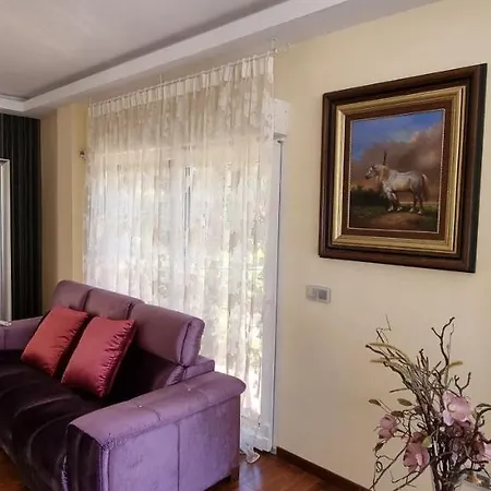 Reina Villa *