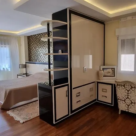Reina Villa *