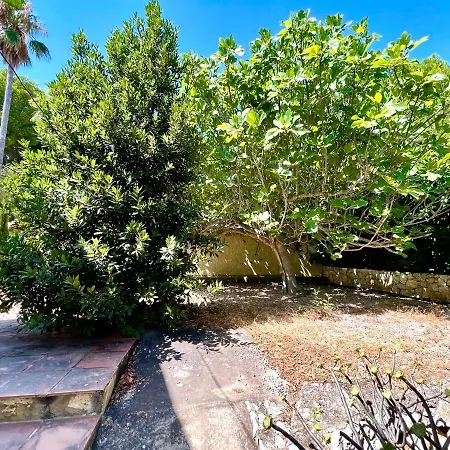 Villa De Estilo Espanol Con Jardin Y Piscina *