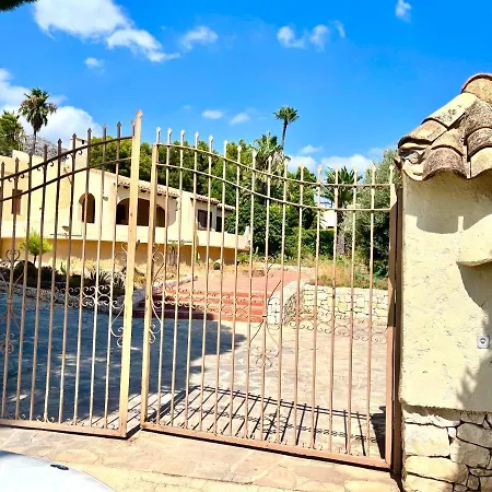 De Estilo Espanol Con Jardin Y Piscina Villa Altea