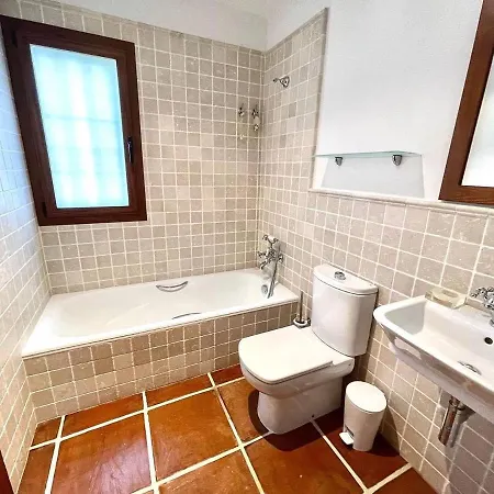 De Estilo Espanol Con Jardin Y Piscina Altea