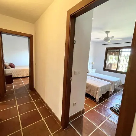 De Estilo Espanol Con Jardin Y Piscina Altea