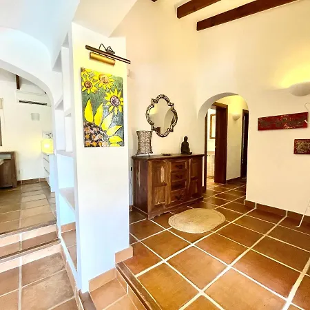De Estilo Espanol Con Jardin Y Piscina Altea