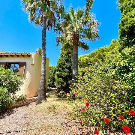 De Estilo Espanol Con Jardin Y Piscina Villa *