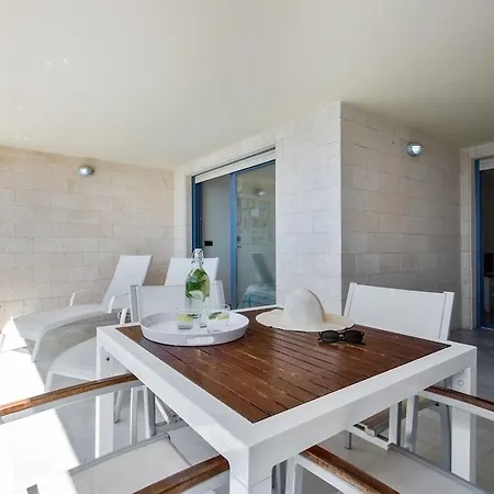 Pierre Port Apartment *