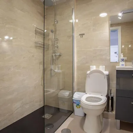 Smartnest 2 Bedroom In Centrally Located Near Beach Apartment *