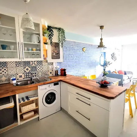 Happy Beachfront Apartment *