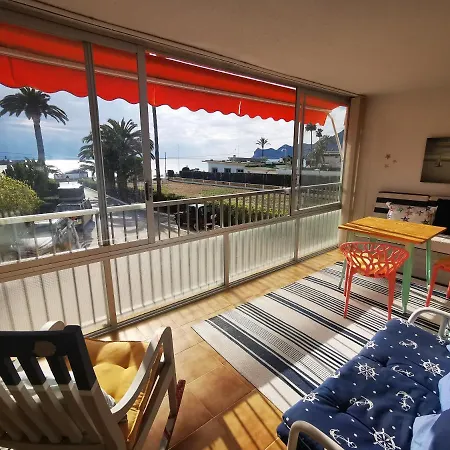 Happy Beachfront *