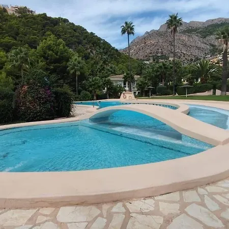 Alt.hills Priv-garden & Big Pool Apartment