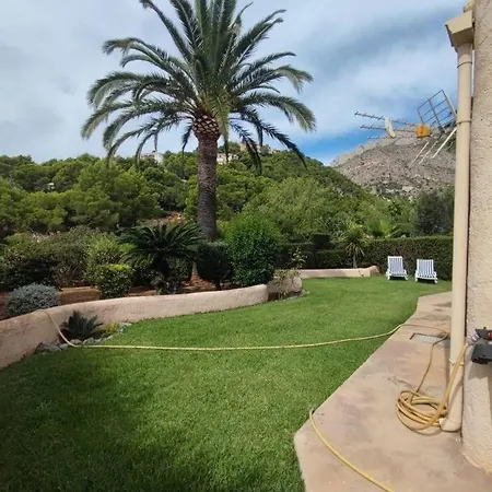 Alt.hills Priv-garden & Big Pool Apartment