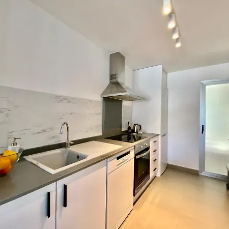 Coastal Hills Apartment *