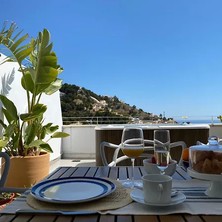 Coastal Hills Apartment