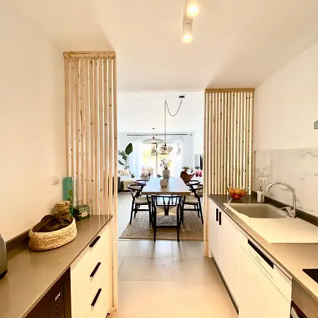 Coastal Hills Apartment *