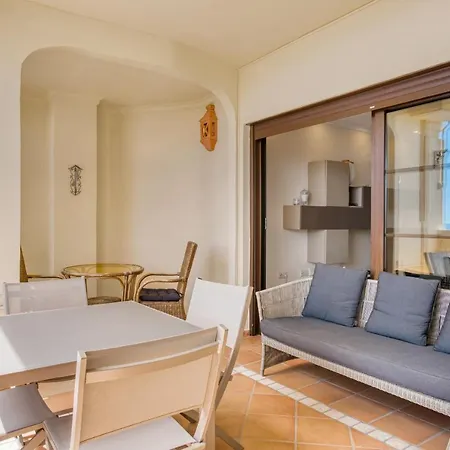 Gadea 10-1-4 Apartment *